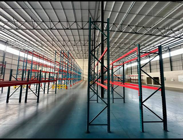 3,234M² WAREHOUSE FOR SALE IN COSMO BUSINESS PARK